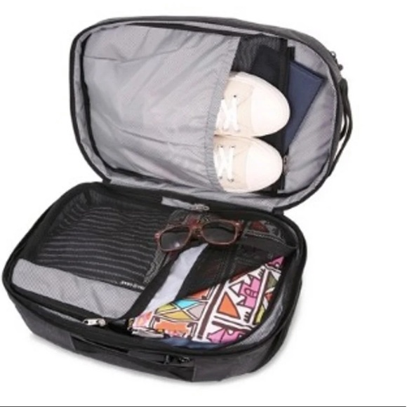 SwissGear Contoured 15-inch Laptop Backpack - Picture 2 of 8